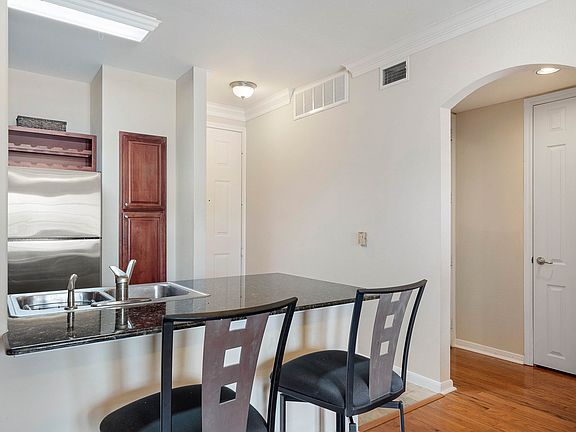 4th image of 7575 Kirby Dr APT 1103