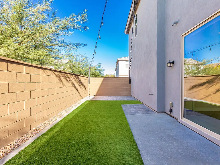 2026 W Desert Hollow Dr — Photo 18