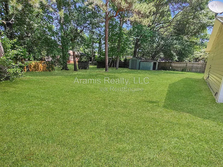 1050 Greendale Ln — Photo 14