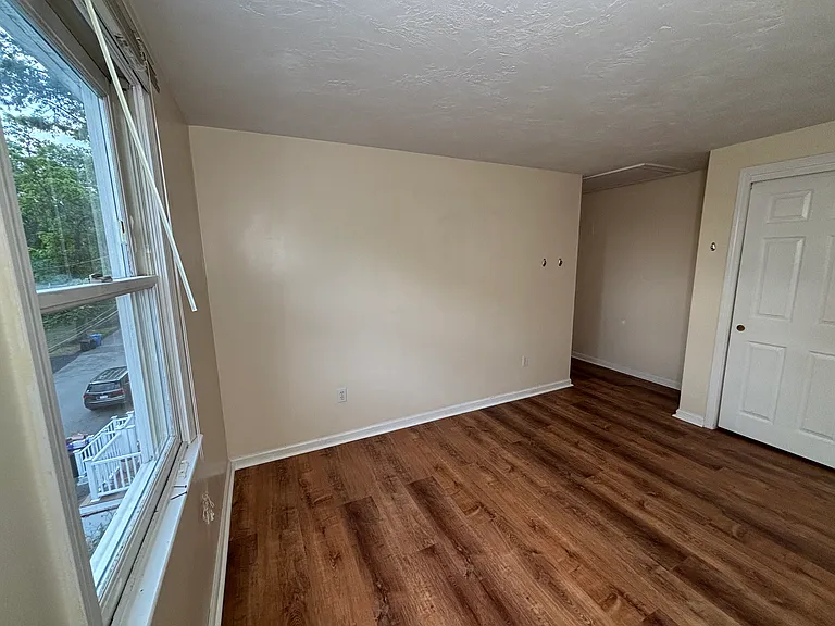 118 Montclair Ave — Photo 11