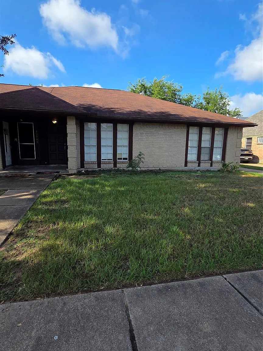 4 bed, 2.0 bath, 1394 sqft, $1,600 — Photo 1
