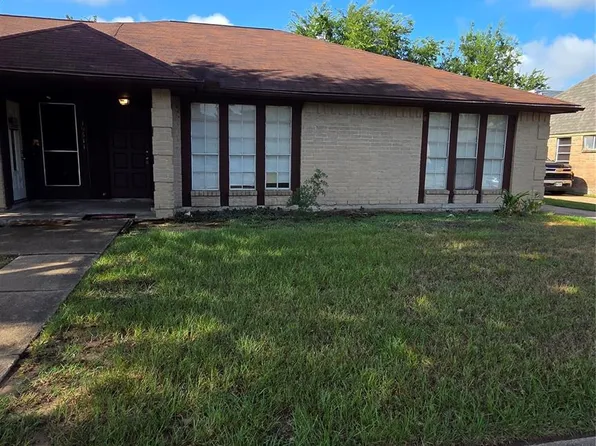 19519 Woodglen Dr, Katy, TX 77449