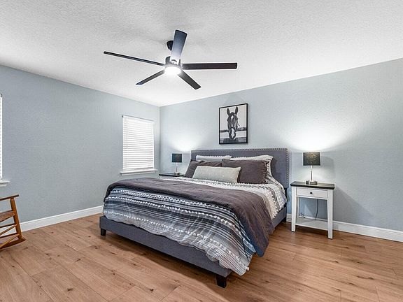 4th image of 3303 Custer Ave