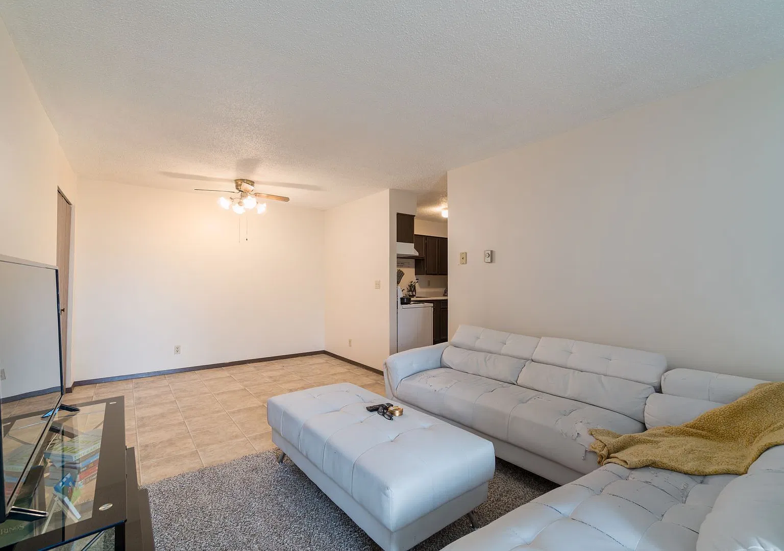 203 W Dolf — Photo 1