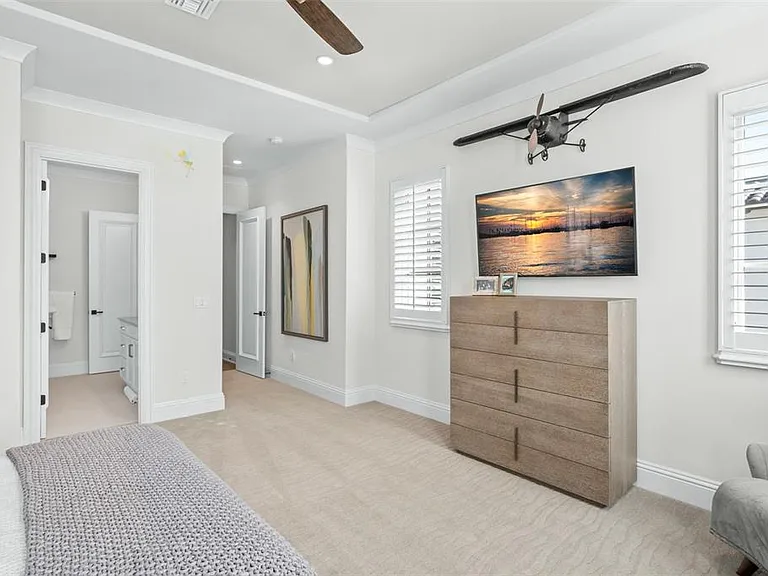 10331 Los Feliz Dr — Photo 60