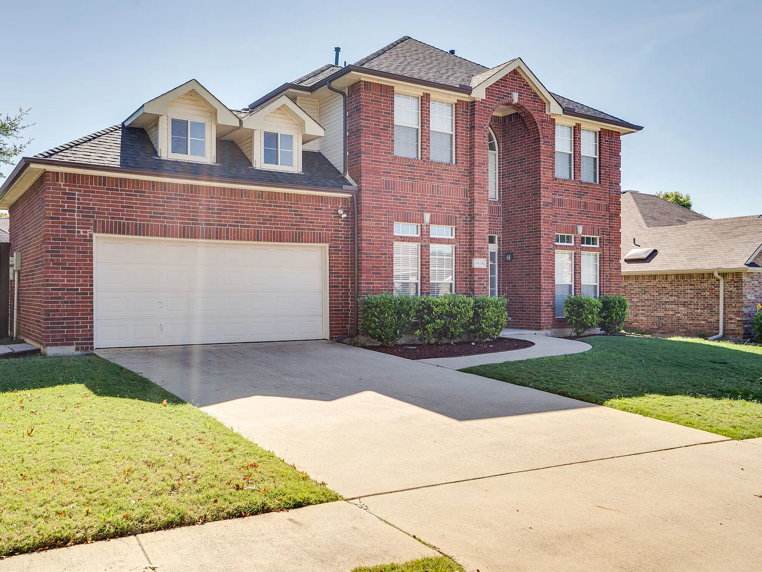 3 bed, 2.5 bath, 2211 sqft, $2,650 — Photo 2