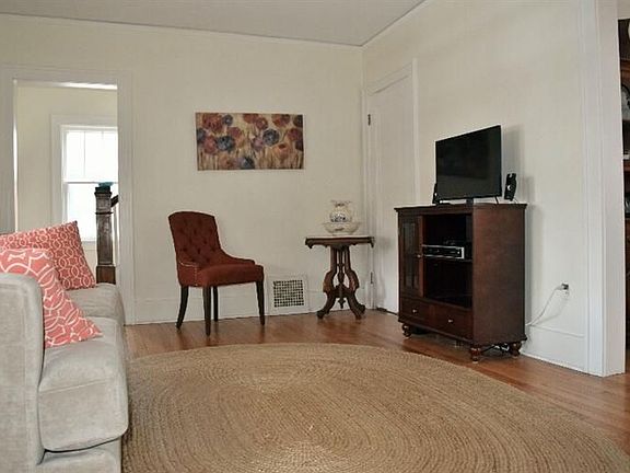 5th image of 913 Grant St