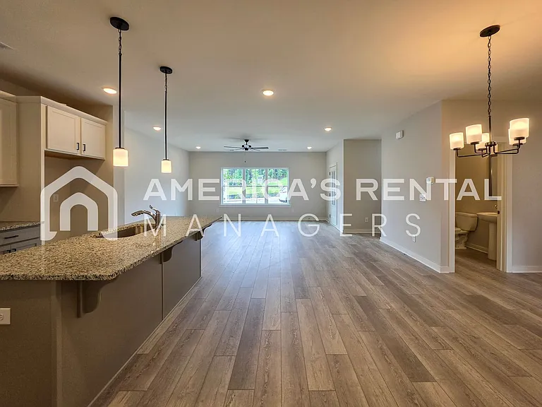 1019 Grand River Blvd W — Photo 18