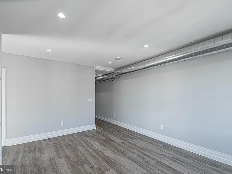 526 Brown St #304 — Photo 9
