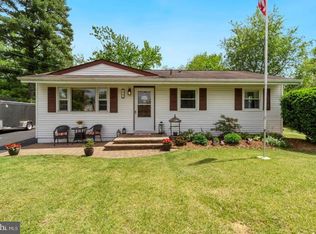 421 Hemlock Ln, Mount Laurel, NJ 08054