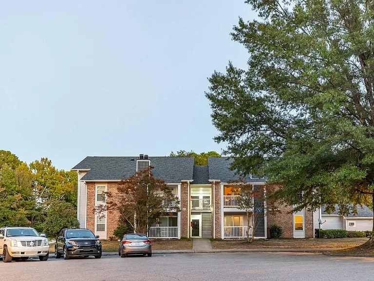 Keswick Apartments — Photo 9