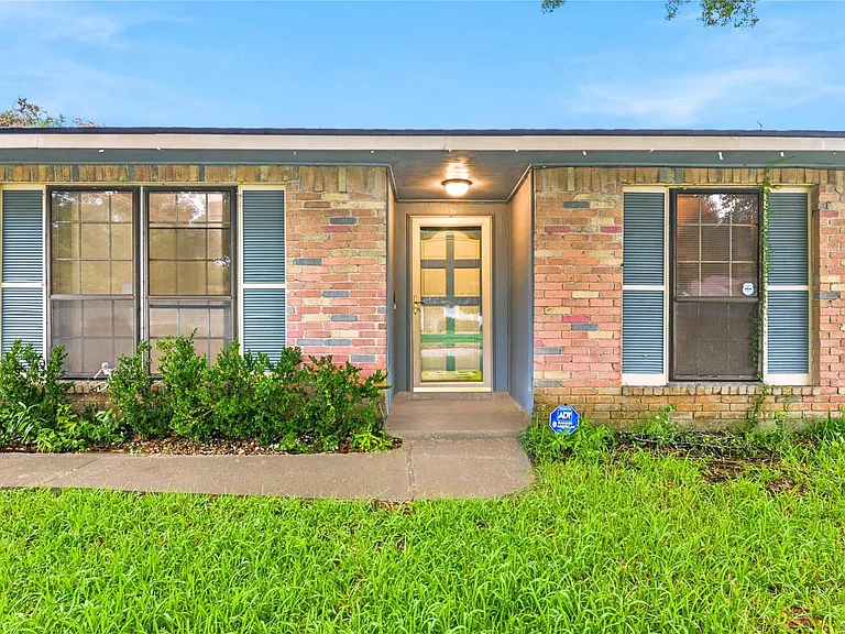 6009 Leafwood Cir — Photo 3