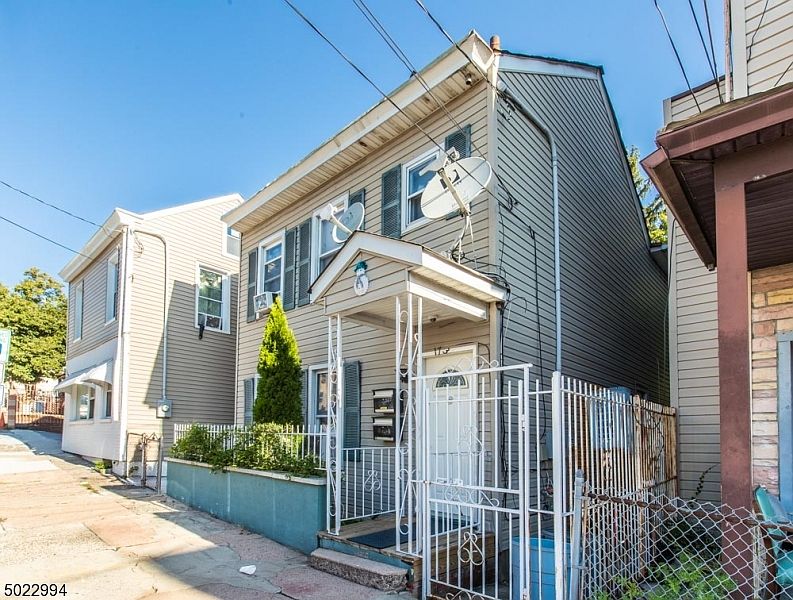 2nd image of 173 Pacific St