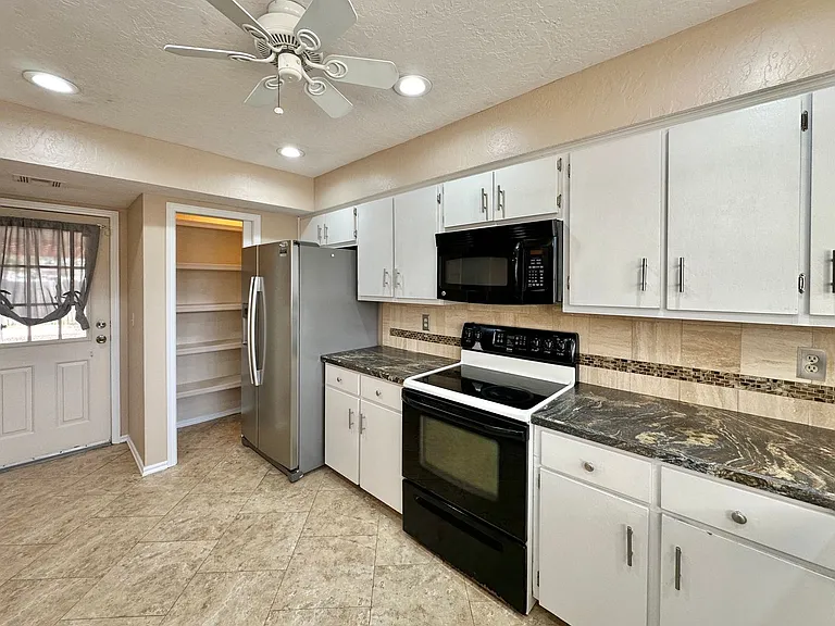 1103 NW Willow Pl — Photo 11