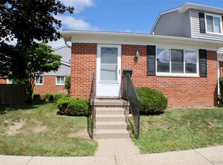 2638 Patrick Henry Ct, Auburn Hills, MI 48326