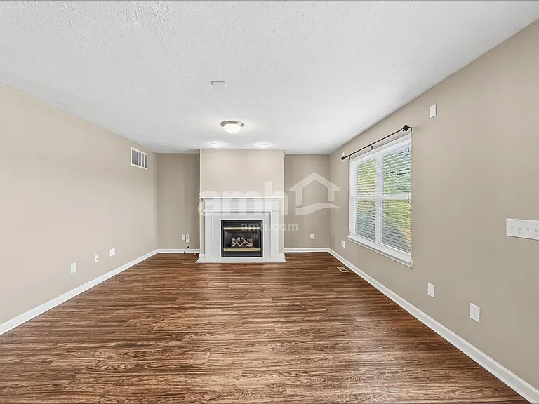 10942 Alamosa Dr — Photo 8