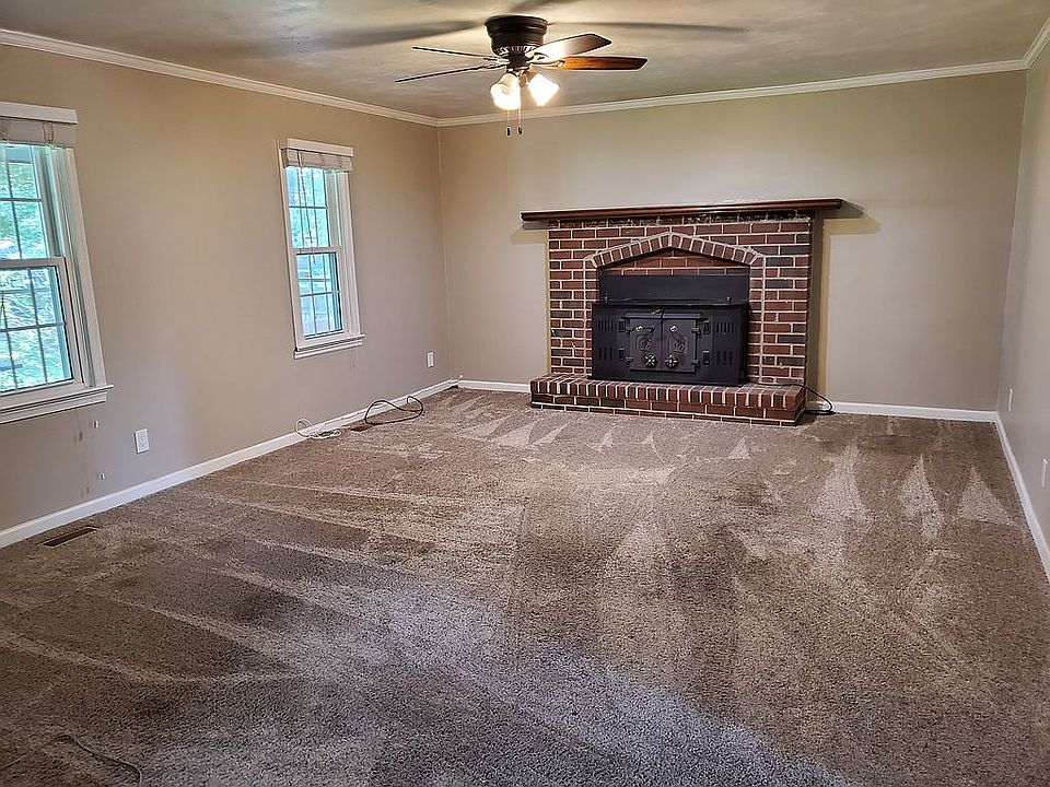 1st image of 413 Wessex Dr