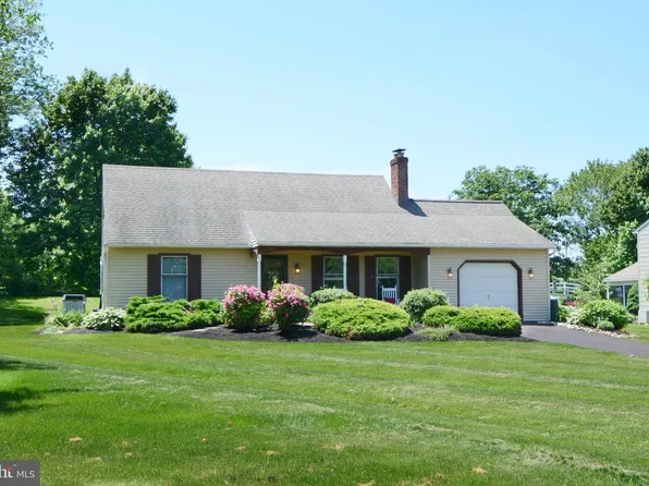 105 Line Dr, Telford, PA 18969