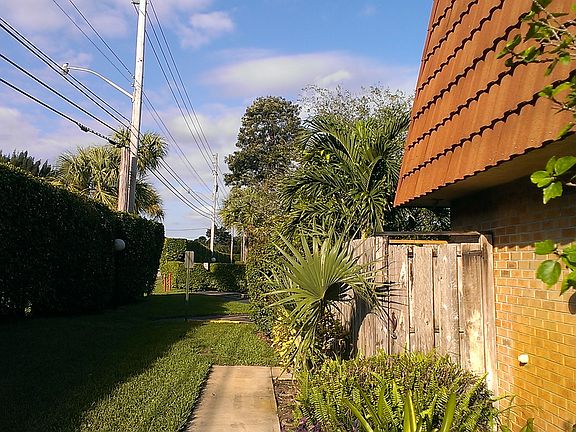 3rd image of 3430 San Bernadino Dr APT B