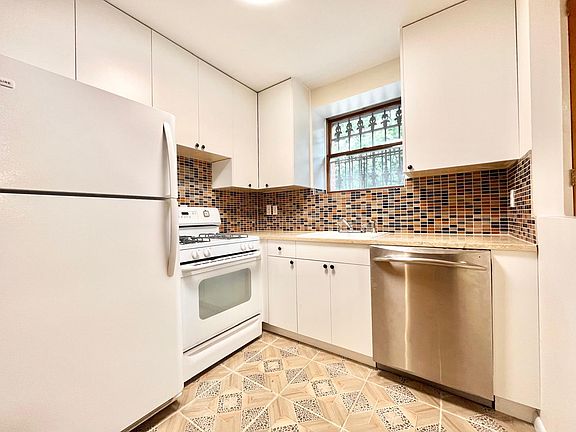 5th image of 32 Greene Ave Floor 1