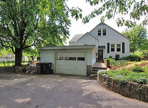 3rd image of 2215 W Cape Rock Dr
