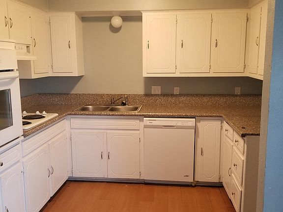 4th image of 1210 Alpine St