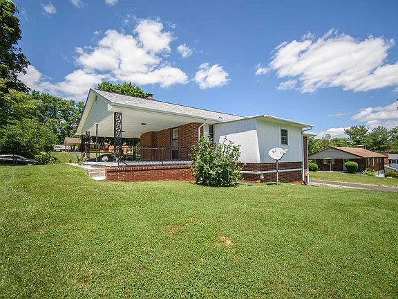 4th image of 150 Greenway Dr