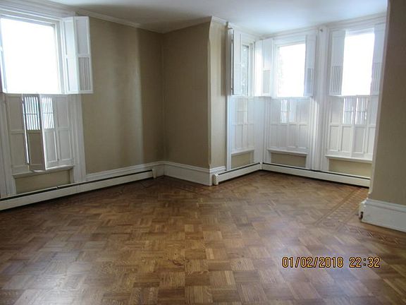 3rd image of 129 S Main St APT 1