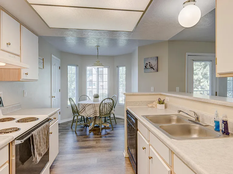 Parkwood Pointe Apartments — Photo 125