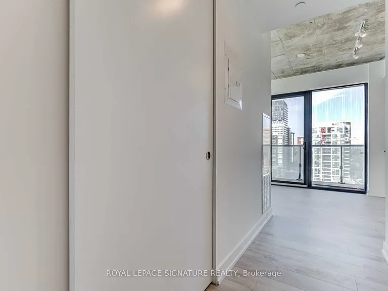 161 Roehampton Ave #903 — Photo 3