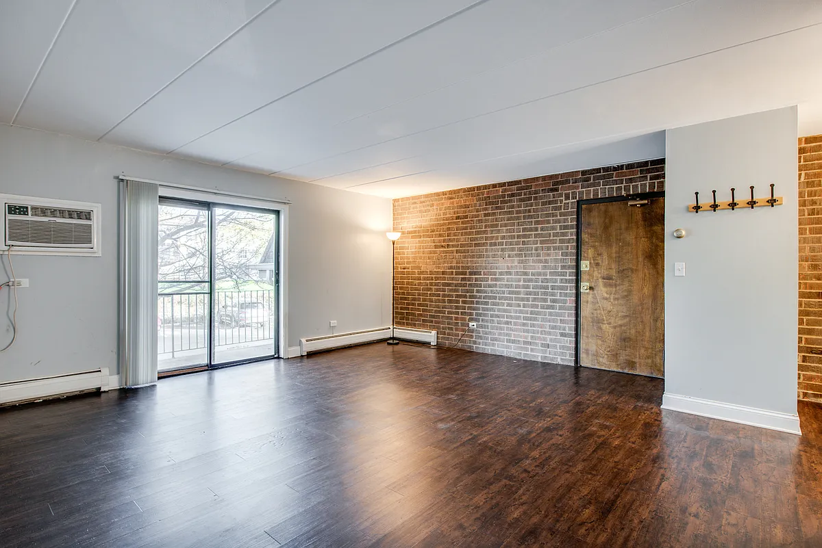 Building Photo - 218 E Bailey Rd #F