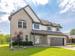52282 Birch Ct, Chesterfield, MI 48047