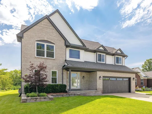 52282 Birch Ct, Chesterfield, MI 48047
