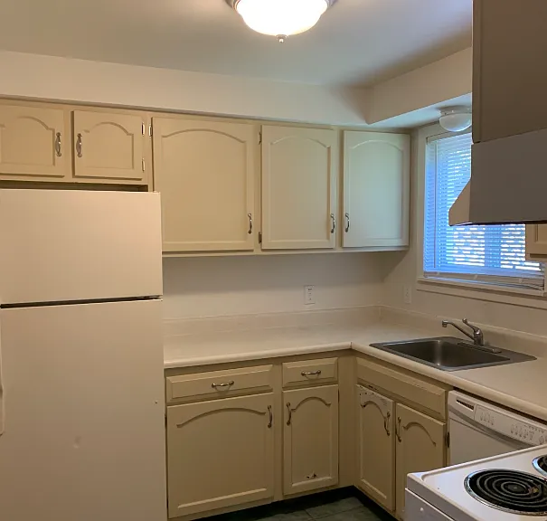252 West St #4 — Photo 1
