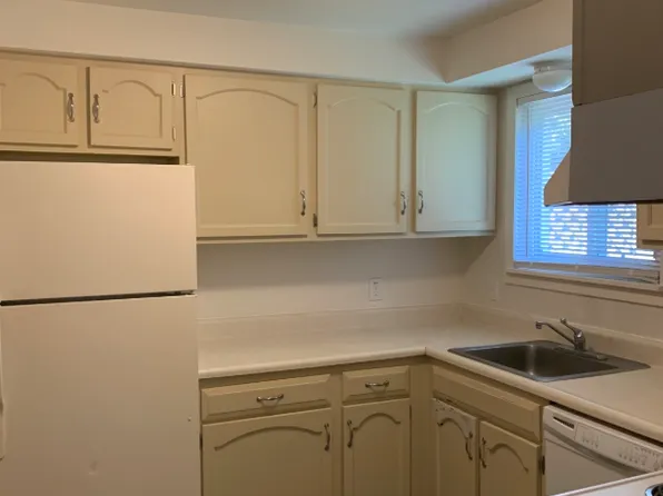 252 West St APT 4, Amherst, MA 01002
