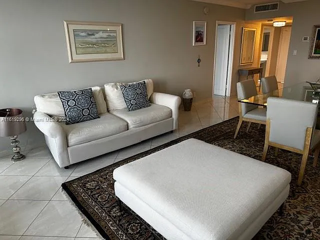 5401 Collins Ave #1123 — Photo 18
