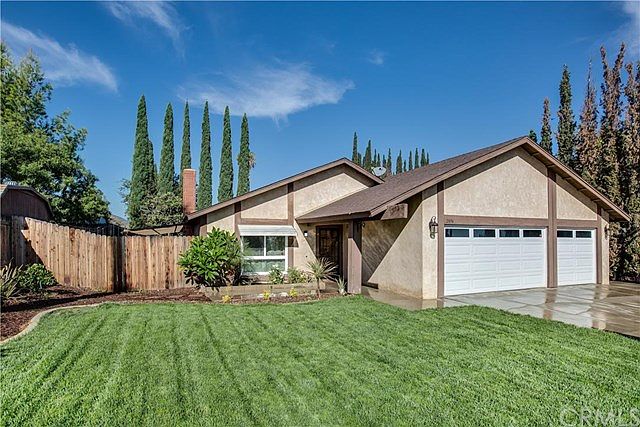 1st image of 2096 Woodlawn Dr