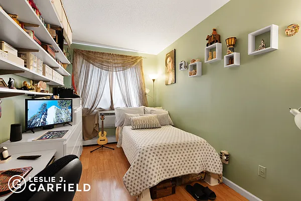 Rented by Leslie J. Garfield | media 3