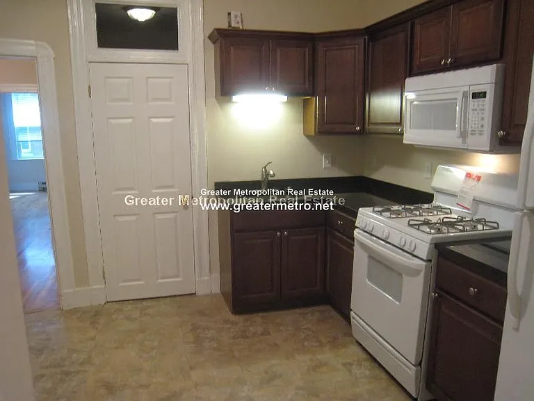 7 Noyes Pl #2 — Photo 1
