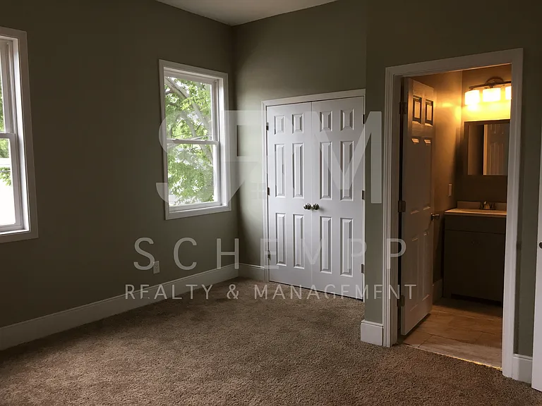 631 E Chestnut — Photo 12
