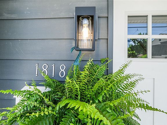 3rd image of 1818 Middle St