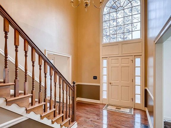 3rd image of 2569 Greyfield Ct NE