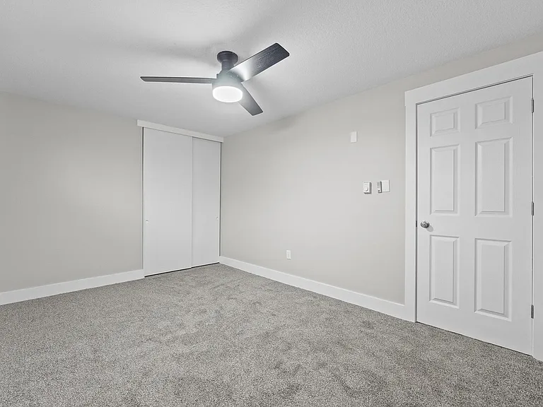 3910 Sleepy Hollow Ln #3910 — Photo 21