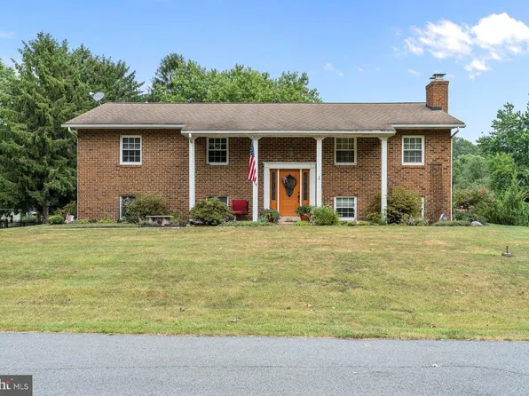 4462 Woodcrest Dr, Elizabethtown, PA 17022
