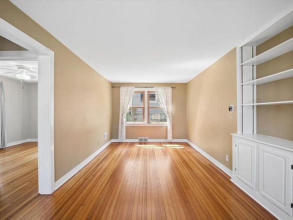 4th image of 25 Mosedale St