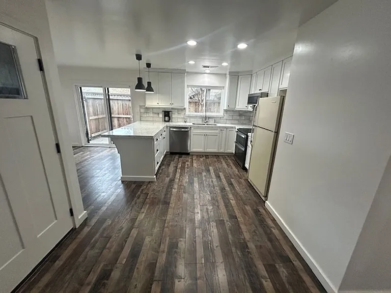 4003 W Hillsdale Ct — Photo 3