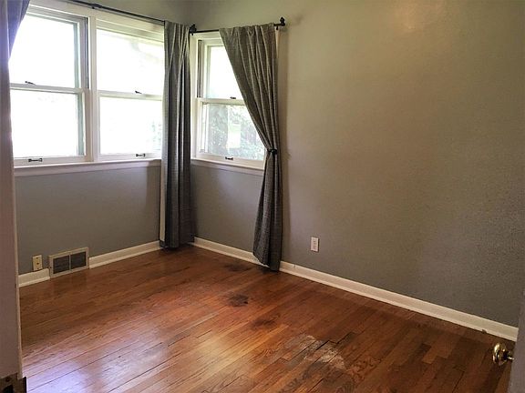 5th image of W238N5390 Parkview Dr