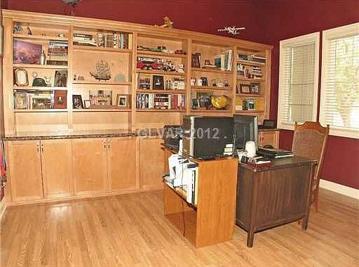 2nd image of 2271 Rosanna St