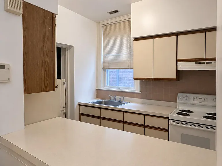 2826 Poplar St #2 — Photo 3