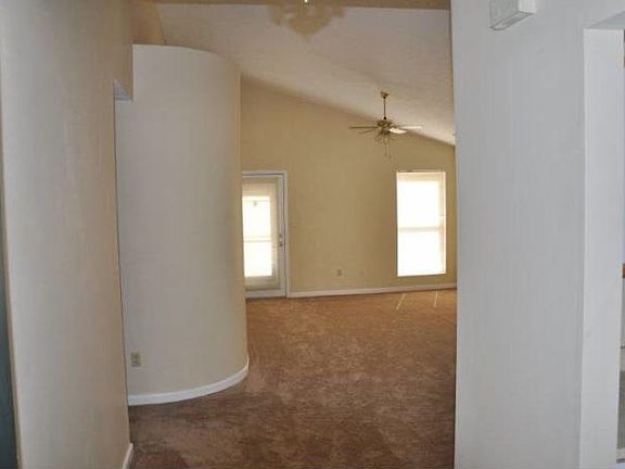 Great Room w. vaulted cei